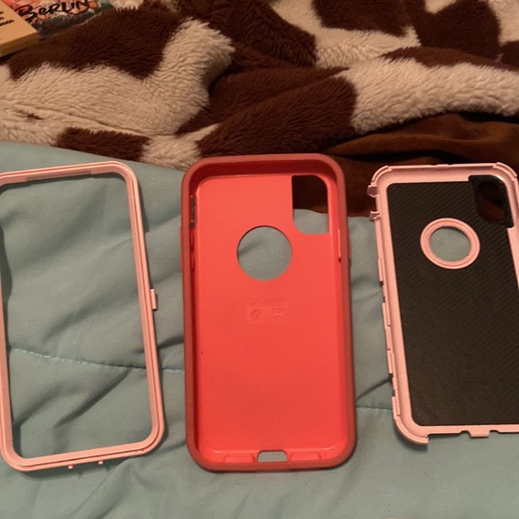 Otter box defender iPhone XR - Picture 2 of 2